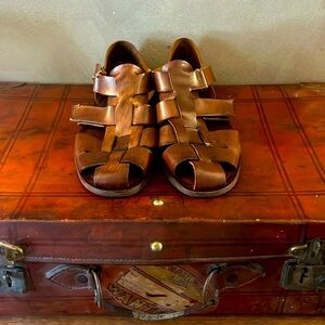 To Boot Brown Leather Fisherman Sandals with Velcro Closure